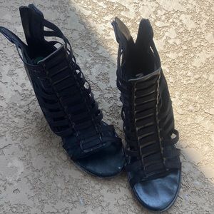 Mia 8M women sandals in black